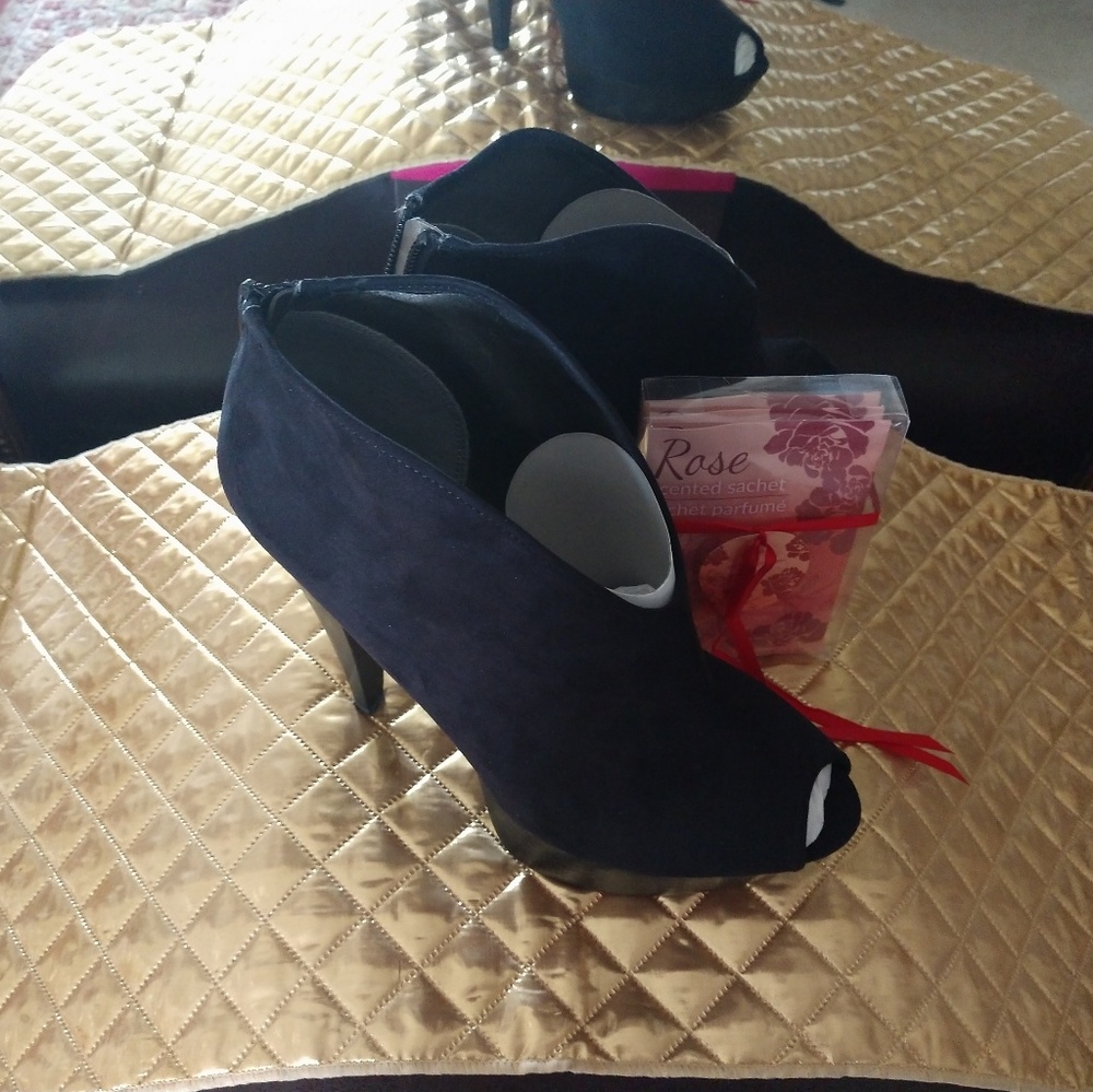 Carlos Santana Booties/Shoes